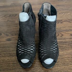 Fabulous Paul Green Peep Toe Booties size 6.5 / 9 U.S.